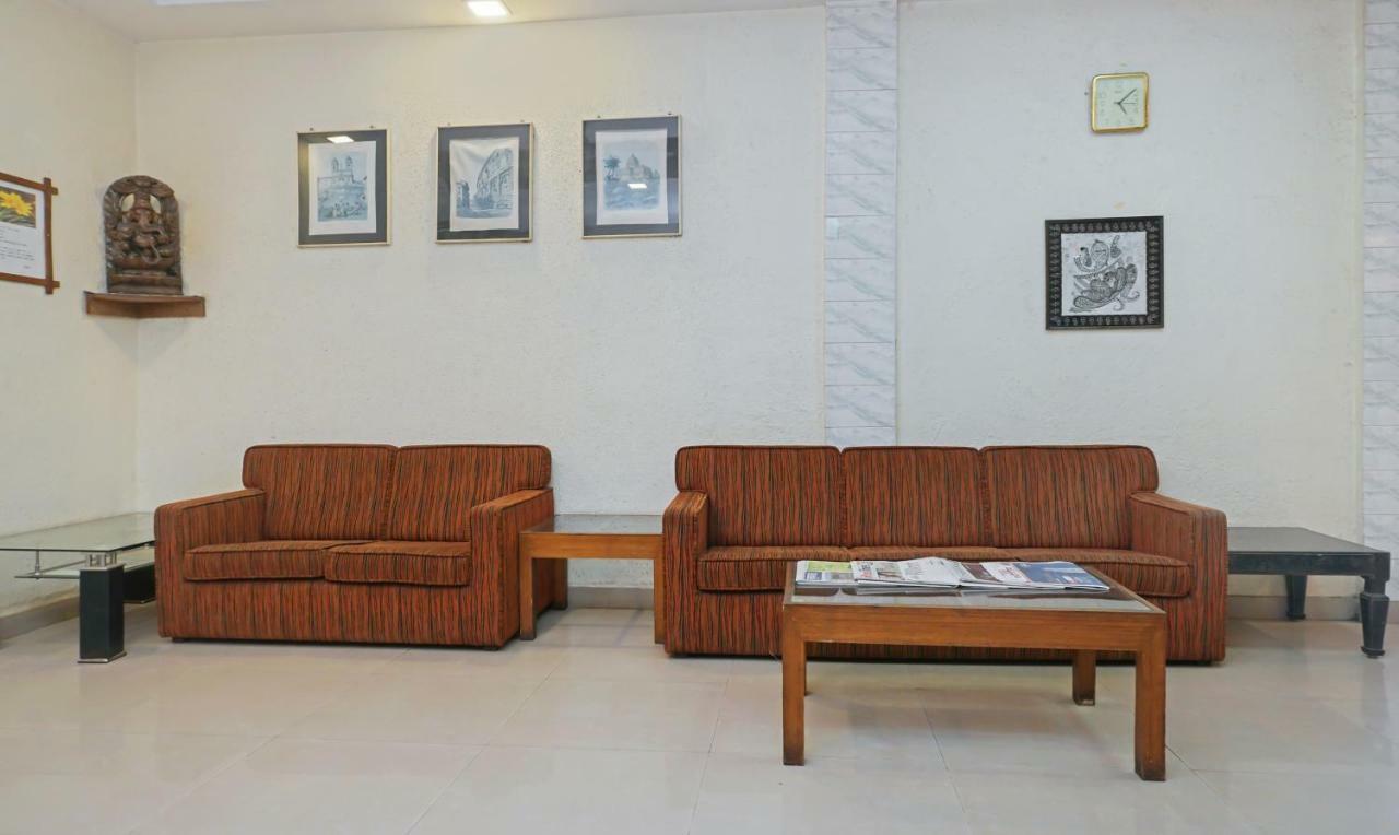 Hotel Lions Den 로나발라 외부 사진
