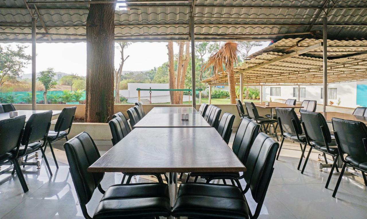 Hotel Lions Den 로나발라 외부 사진