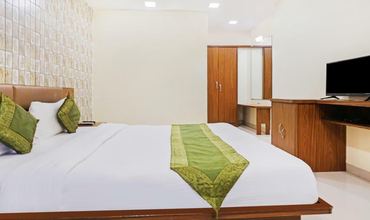 Hotel Lions Den 로나발라 외부 사진